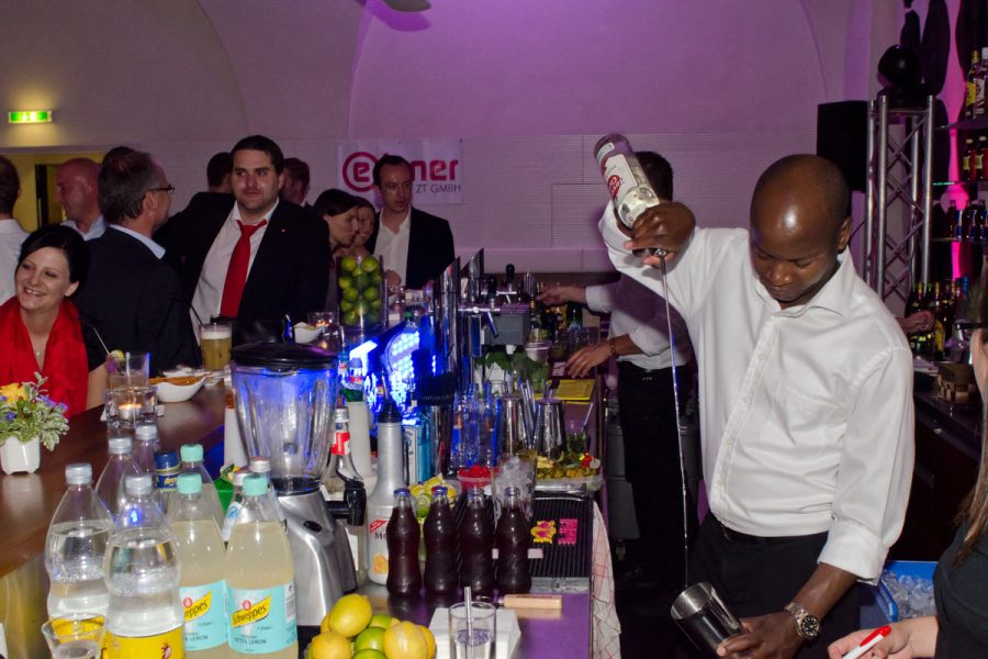 Foto der Cocktailbar bei der 30 Jahr Feier
